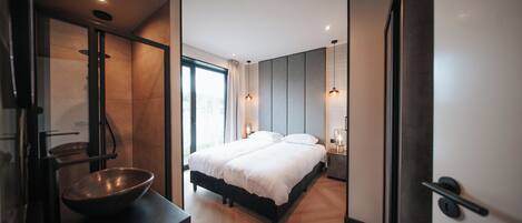 House | 8 bedrooms, bed sheets