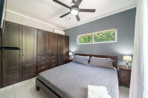 2 bedrooms, iron/ironing board, WiFi
