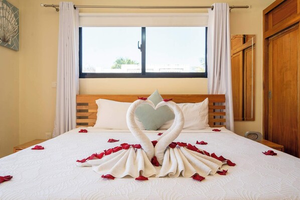 3 bedrooms, iron/ironing board, WiFi, bed sheets