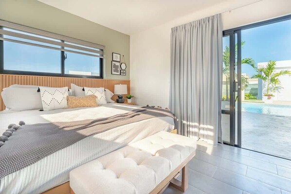5 bedrooms, iron/ironing board, WiFi, bed sheets