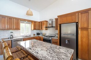 Cookware/dishes/utensils