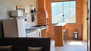 Televisión y chimenea 