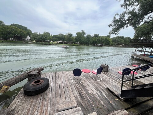 Cozy Lake House Cottage
