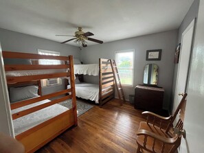 2 bedrooms, internet, bed sheets