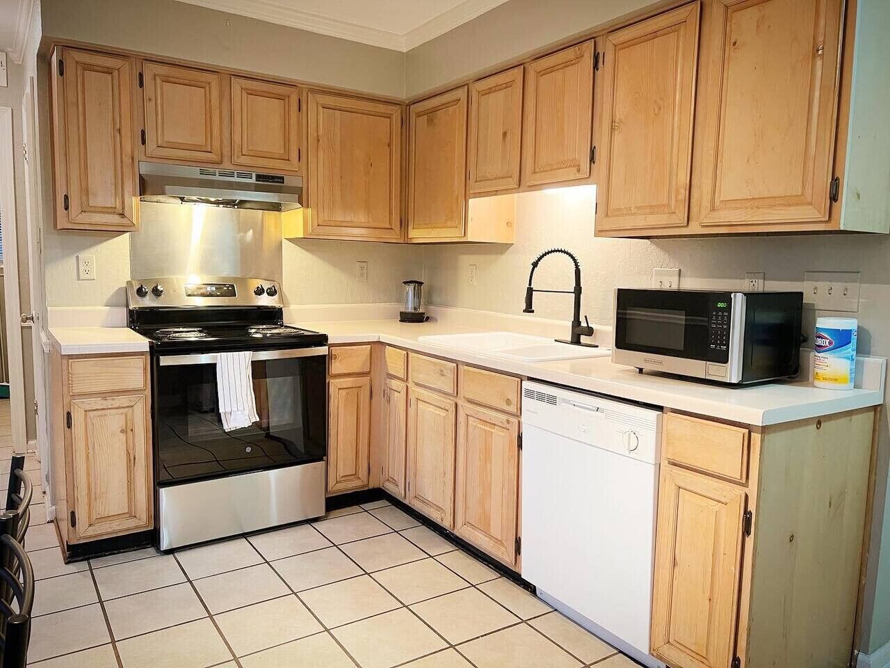 Frigorífic, microones, forn i placa de cuina 