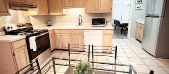 3BR Home Cordova Hot Tub, Lake Access and Backyard