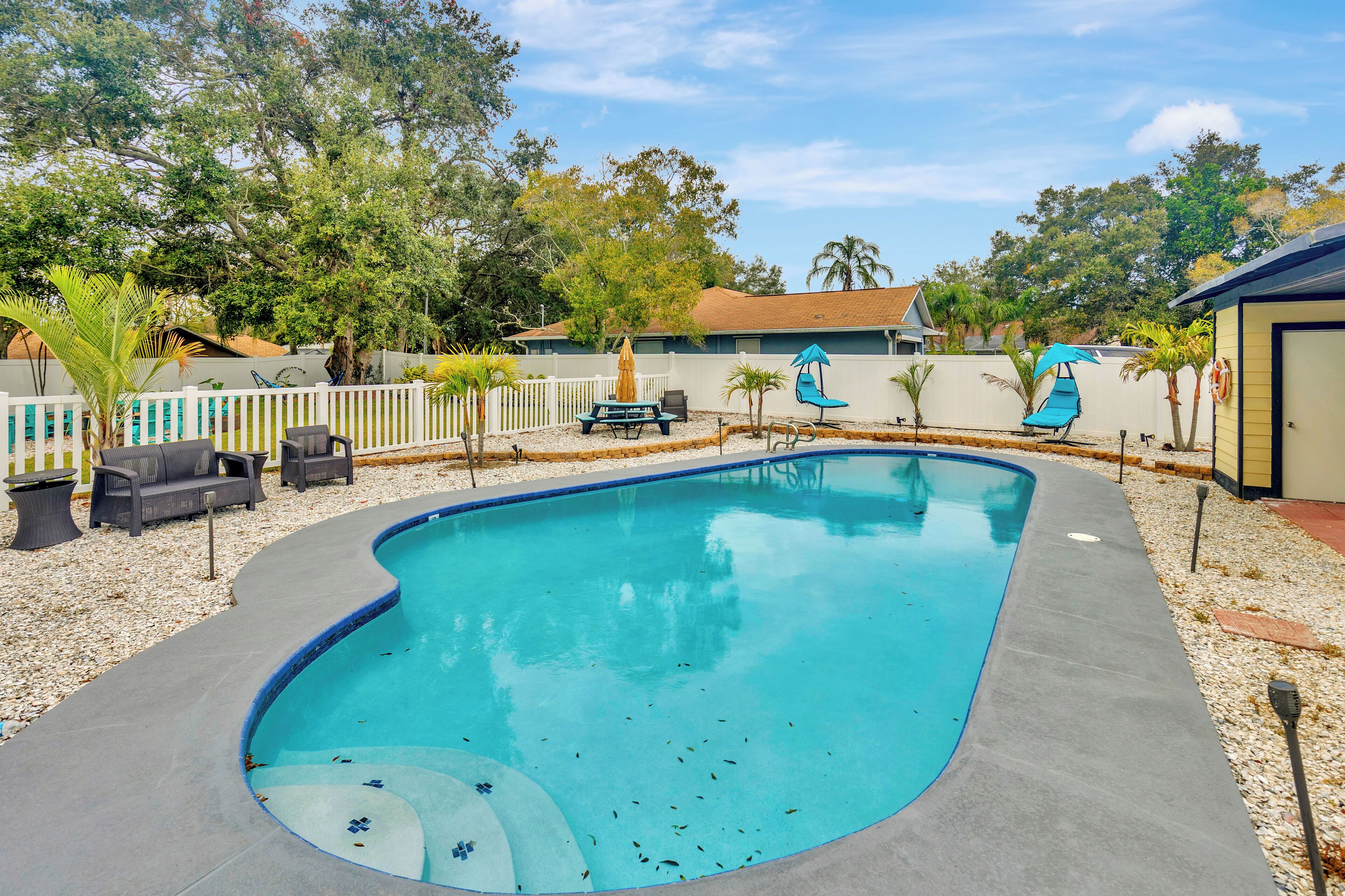 Outdoor pool, pool loungers