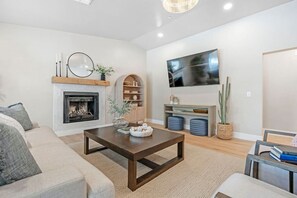 Fernseher, Stereoanlage