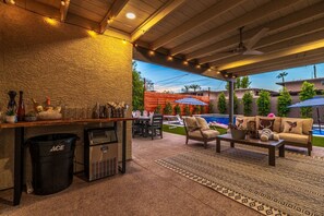 屋外ダイニングエリア