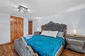 4 bedrooms, iron/ironing board, free WiFi, bed sheets