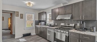 Cozy Farmhouse: Fireplace + Backyard + BBQ + Games