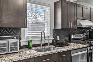 Fridge, oven, stovetop, dishwasher