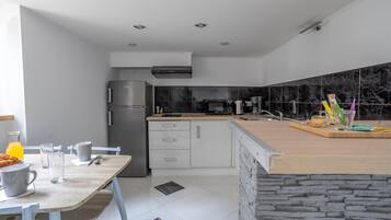Fridge, microwave, coffee/tea maker, toaster