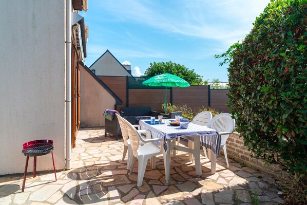 تناول الطعام بالخارج