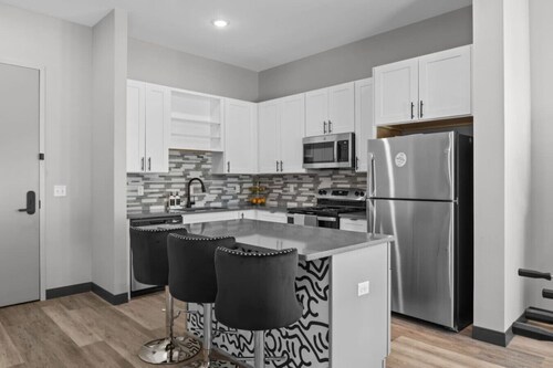 Chic 1BR Near Honky Tonks - Free Wifi Included!