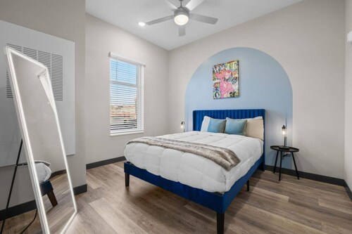 Chic 1BR Near Honky Tonks - Free Wifi Included!