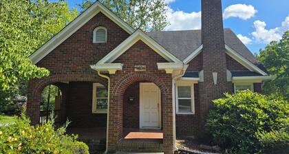 Spacious 5-bedroom house in serene Winston-Salem near Wake Forest University