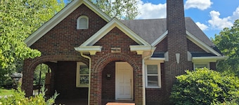 Spacious 5-bedroom house in serene Winston-Salem near Wake Forest University