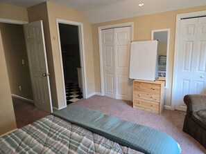 5 bedrooms, WiFi, bed sheets