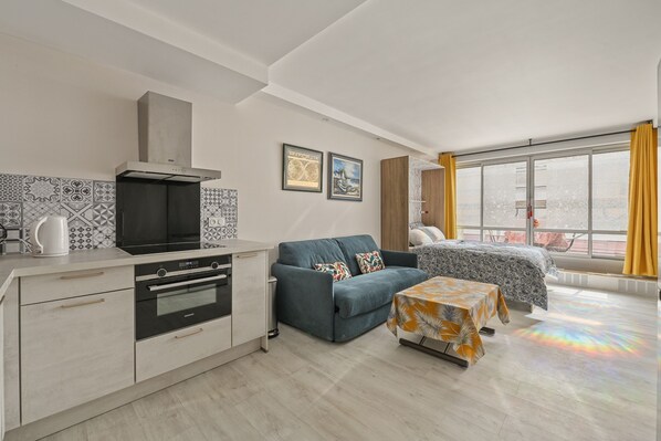 Iron/ironing board, free WiFi, bed sheets