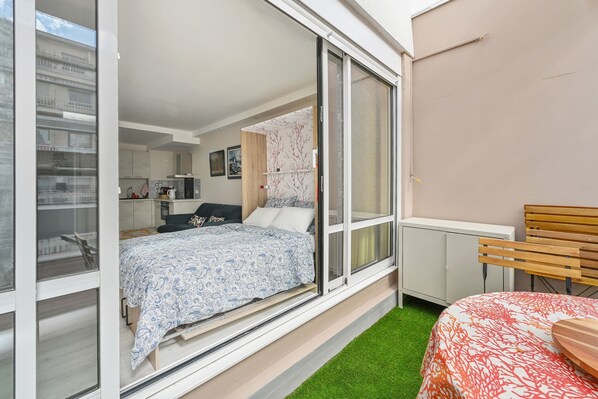 مكواة/لوح كي وواي فاي مجانًا وملاءات أسرّة