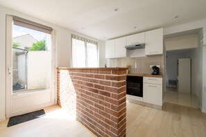 Fridge, microwave, oven, coffee/tea maker - L’Escapade Doullennaise - Grand studio pour 4 (Doullens)