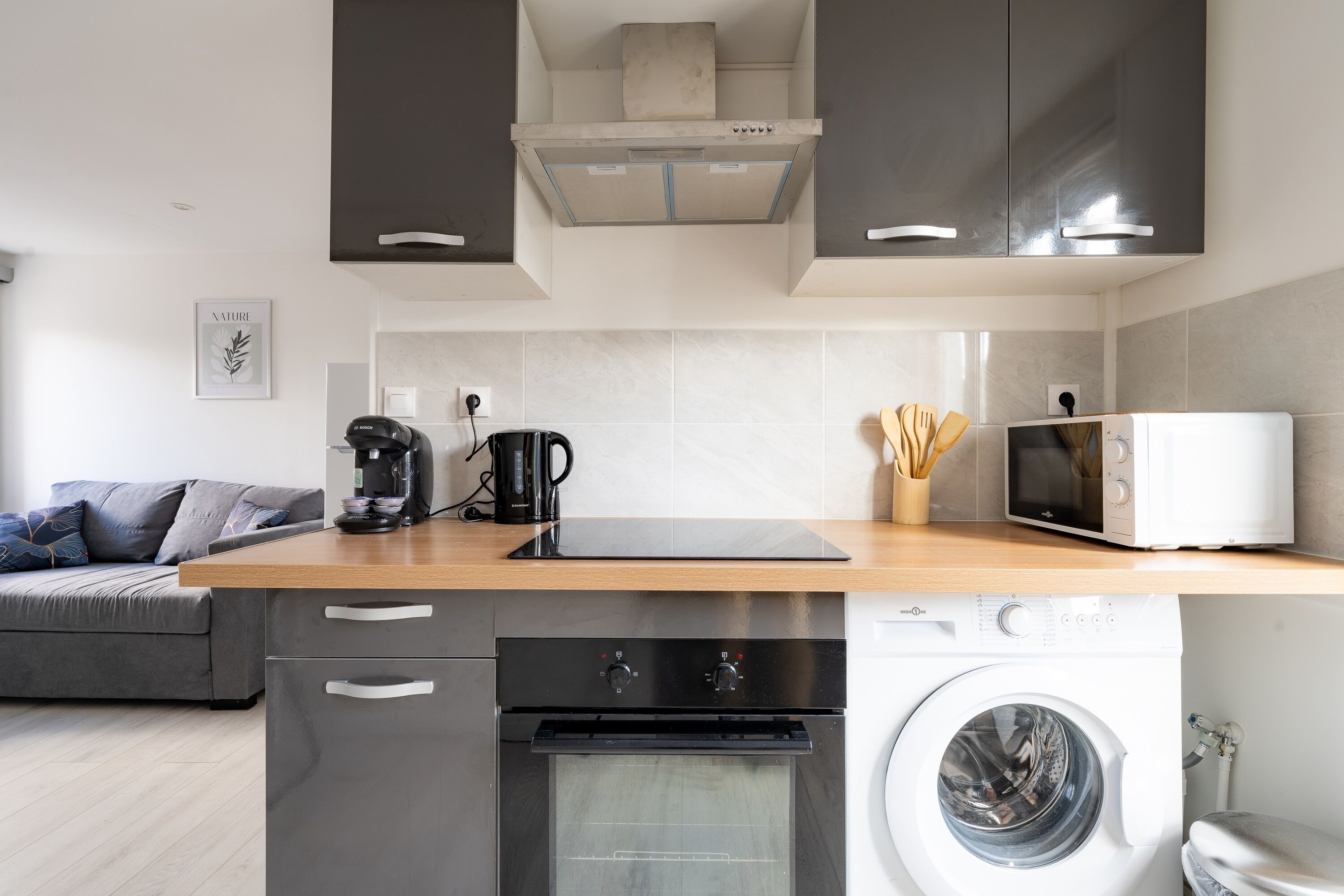 Fridge, microwave, oven, coffee/tea maker