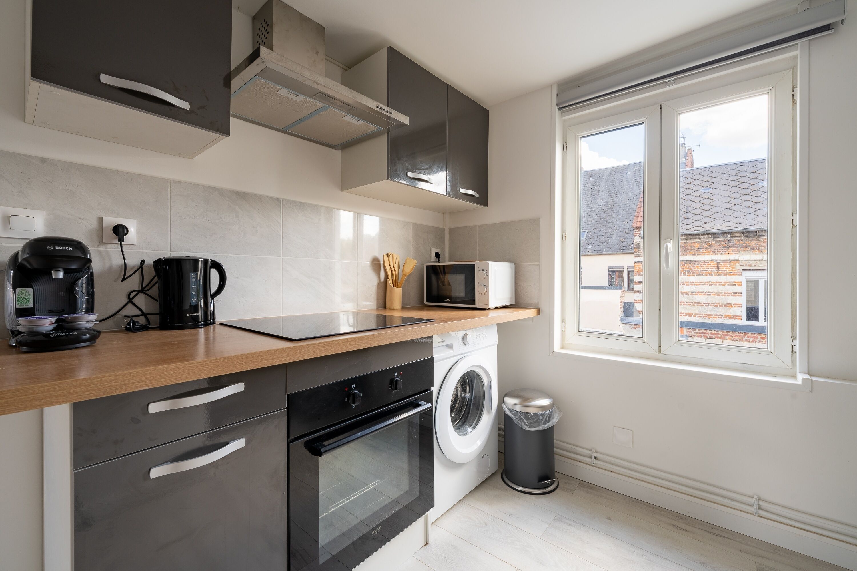 Fridge, microwave, oven, coffee/tea maker