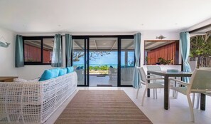 Outdoor dining - Fare Nalu - 2BR Beach Bungalow (Haapiti)