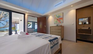 2 bedrooms, travel cot, WiFi, bed sheets