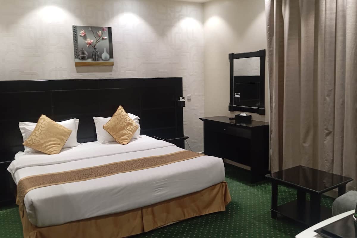Quarto casal luxo, 1 quarto, vista para a cidade | Cortinas blackout, quartos à prova de som, ferros/tábuas de passar roupa