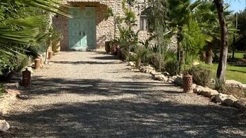 Vista frontal de la propiedad