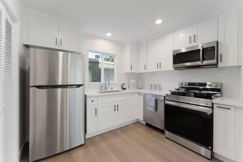 2Bedroom - 1Bath - Quiet - DTLA - Outdoor Space - Free Parking