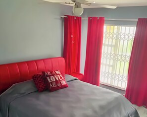 4 bedrooms, bed sheets - Halaal On The Vaal (Deneysville)