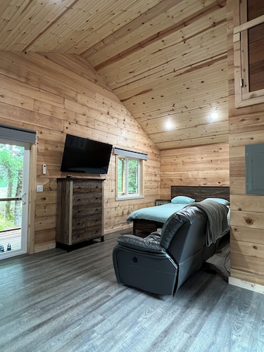 The Den Cottage: Private Cottage in Kodiak at Friends by the Ocean