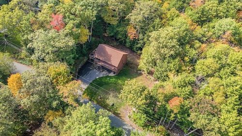 Spacious 3BR Home Near Lake & Mountain - Sleeps 9 - Sunapee Retreat