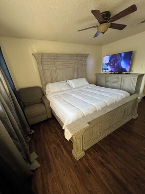 2 chambres, fer et planche à repasser, Wi-Fi, draps fournis