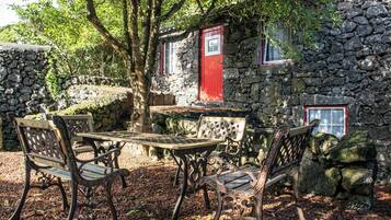 Villa – standard, 2 soverom, adgang til basseng, hageområde | Terrasse/patio