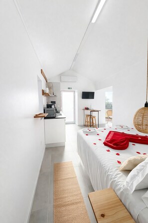 Villa Standard, 1 chambre, bain à remous, en bord de piscine | Lits bébé (gratuits), Wi-Fi gratuit, draps fournis