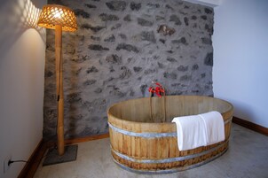 Standard Villa, 1 Bedroom, Hot Tub, Mountain View | Free cribs/infant beds, free WiFi, bed sheets