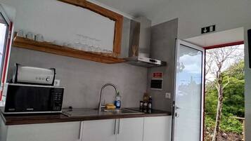 Villa – standard, 1 soverom, spabadekar, ved basseng | Eget kjøkken | Kjøleskap, mikrobølgeovn, ovn og kokeplater