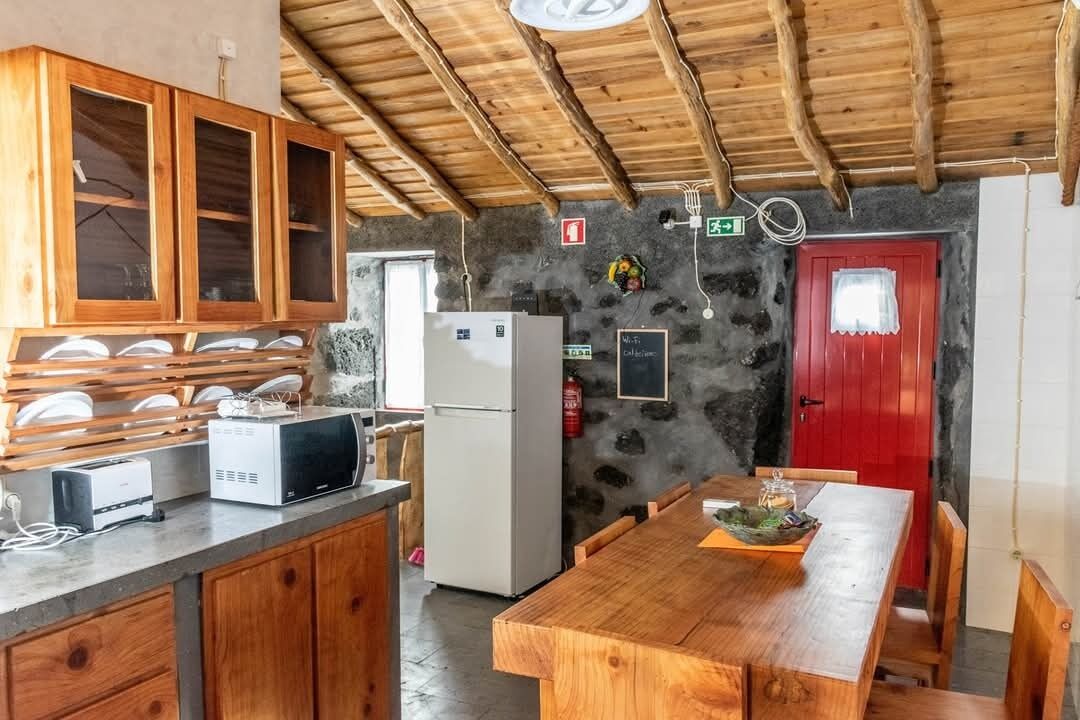 Standaard villa, 2 slaapkamers, toegang tot zwembad, uitzicht op bergen | Privékeuken | Een koelkast, een magnetron, een oven, een kookplaat