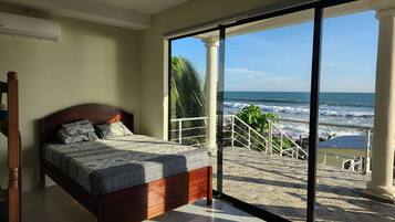 6 bedrooms, iron/ironing board, internet