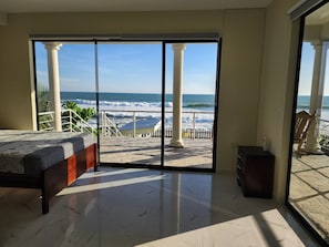 6 habitaciones, tabla de planchar con plancha y acceso a internet