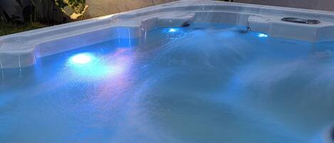 Bain à remous extérieur