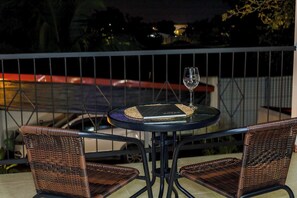 Outdoor dining - Lantanas Apartment (Parrita)