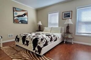3 bedrooms, WiFi, bed sheets - Grand View | Walk to Falls, Casino & Attractions (Niagara Falls)