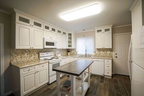 Kochgeschirr/Geschirr/Besteck