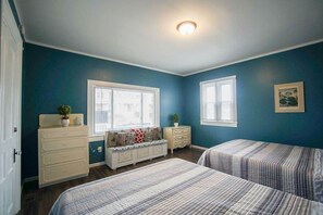 10 bedrooms, iron/ironing board, free WiFi, bed sheets