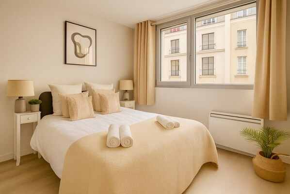 Iron/ironing board, WiFi, bed sheets